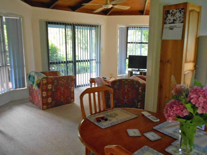 Finches Cottage, Limpinwood Gardenstay - Tyalgum