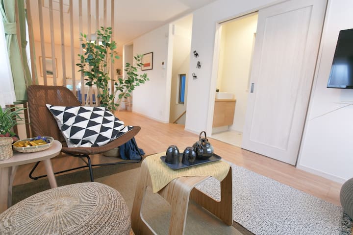 CD199【池袋 8 分钟・三层别墅】1.8 米大床躺平！超便利交通/繁华商圈+ 免费停车