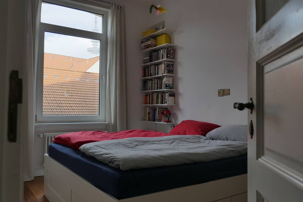 Schlafzimmer mit Doppelbett