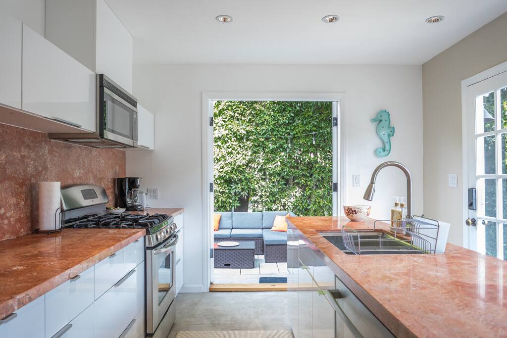 Complete Kitchen with:
Fridge, oven, microwave, dishwasher, coffee maker and toaster