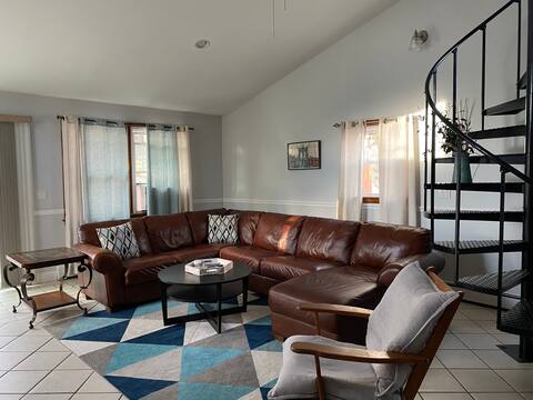 Modern 4 bedroom home near West Point & Bear Mt.