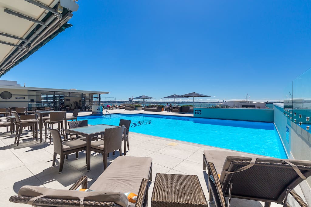 Resort style living in the city. Enjoy the rooftop deck with jaw-dropping views of the magnificent Waitemata Harbour