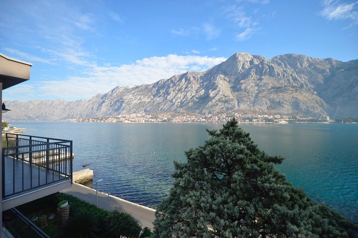 SEAFRONT ONE BEDROOM&BALCONY APARTMENT - HOUSE 44