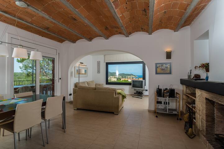 Magnífic house with pool by beach gallery image 2