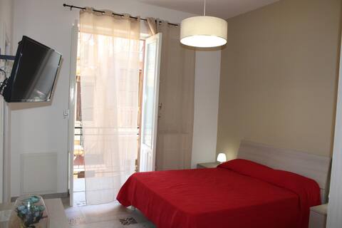 A room a few meters from the sea