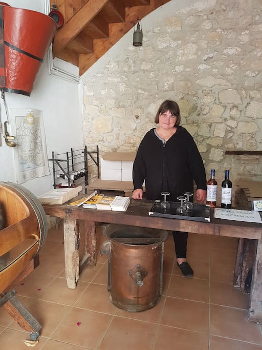 Possibilité de visiter le domaine ainsi que de déguster le vin réalisé par les propriétaires