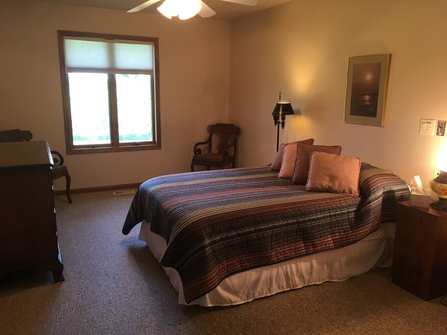 Bedroom with queen size bed
