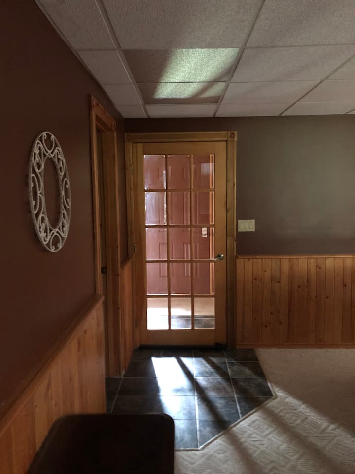 Cozy, Comfortable Large Room. - Rocky Mountain House