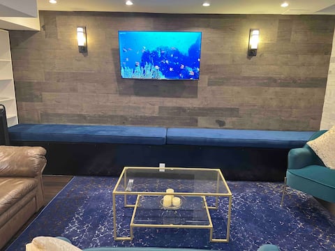 Top performing Airbnb: Luxury 2BR Suite •1.5 Bath •Near HWY 401/Airport! in Meadowvale Village