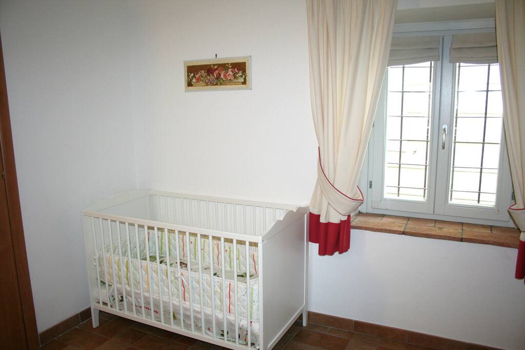 Camera con culla per bambino