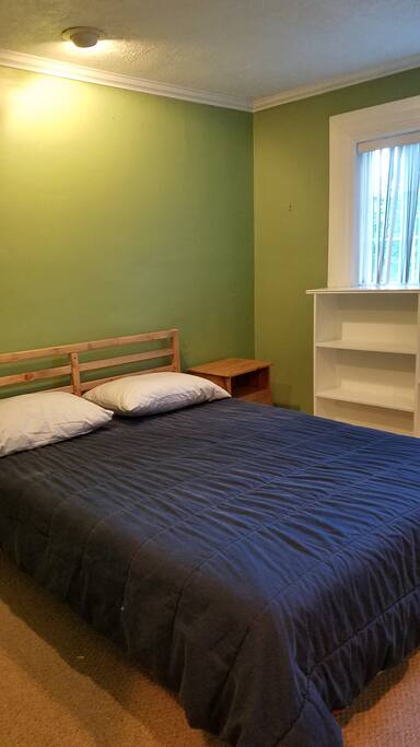 guest bedroom, queen size bed