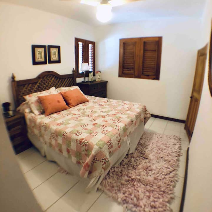 ห้องนอนที่ 3 เตียงควีนไซส์ 1 หลัง
รองรับผู้ใหญ่ได้สูงสุด 2 คนหรือเด็ก 2 -3 คน