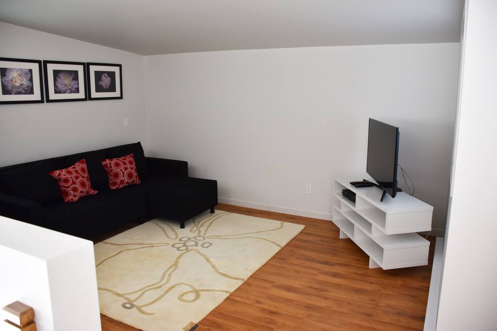 Chambre d'appoint ou salle de séjour sur la mezzanine.