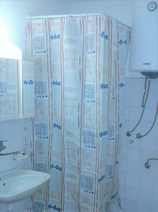 Apartment 2 Bathroom