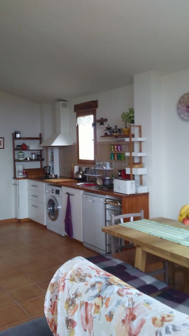 cocina y comedor en la planta superior