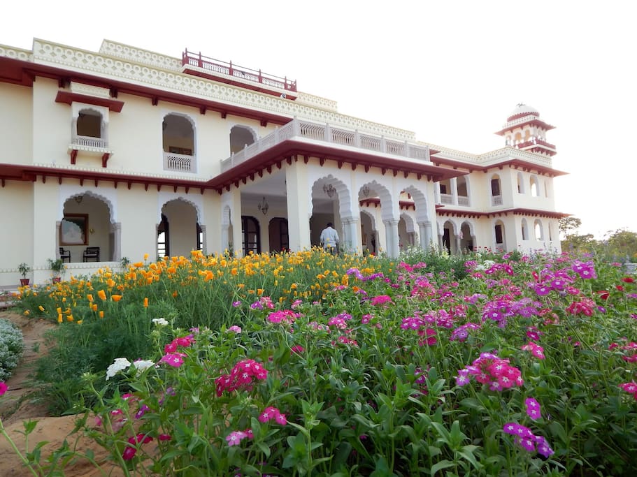 Nazarbagh Palace - Building