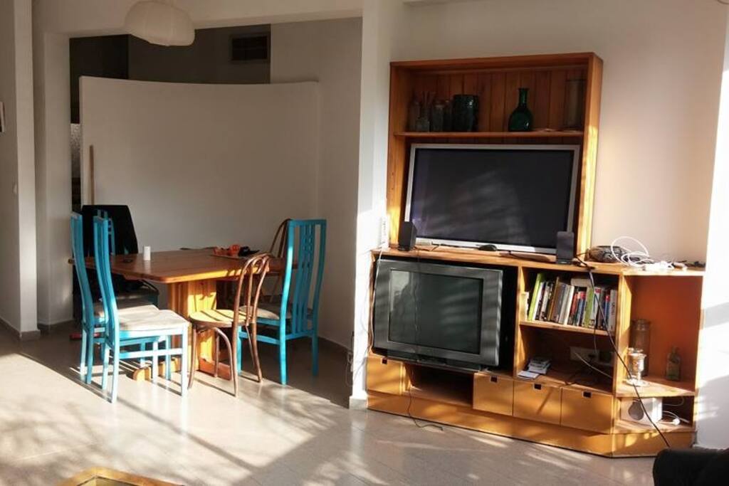 dining area+ TV