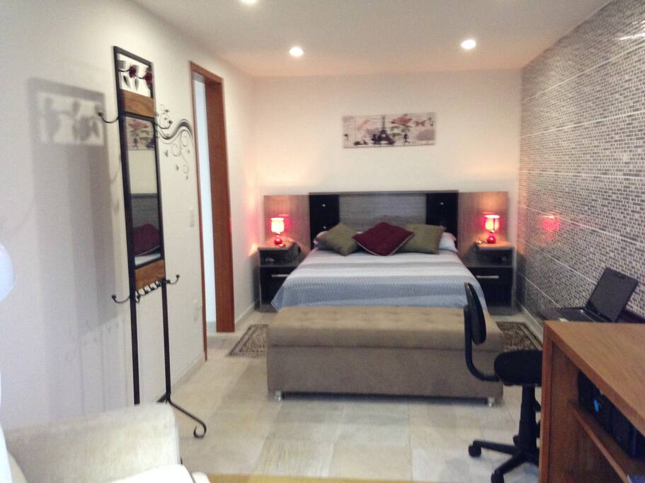 SUÍTE 2° PIS0 + + TV CABO LED HD + CAMA BOX + INTERNET WIFI + ANTI RUIDO EXTERNO + ISOLAMENTO ACÚSTICO