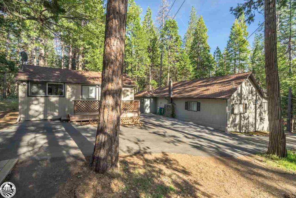 2 Fully Equipped Cabins - Cabin A, 8-9 people (Right); Cabin B 4-5 people (Left). Lots of parking with more in front of Cabin A.