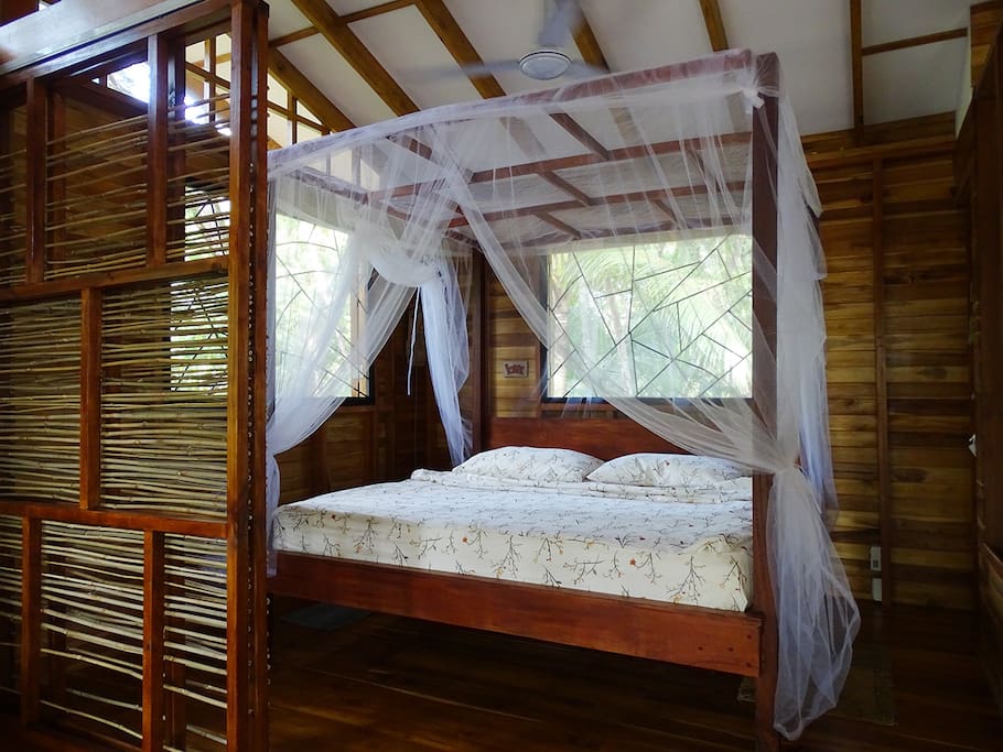 Riesiges Himmelbett ::::::::::
Big 2x2 meter canopy bed