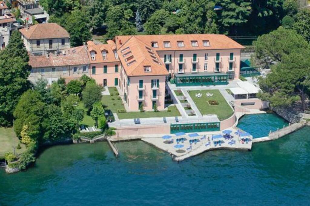 Lakefront residence