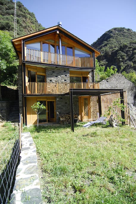 Fachada principal jardin