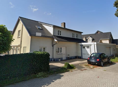 Modern villa Veldwezelt (Maastricht 5km)