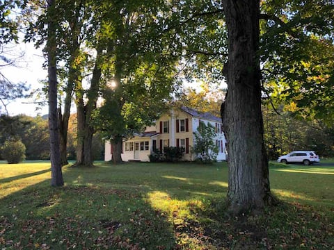 Country Farm*Deck*Firepit*Grill*Hiking Trail*