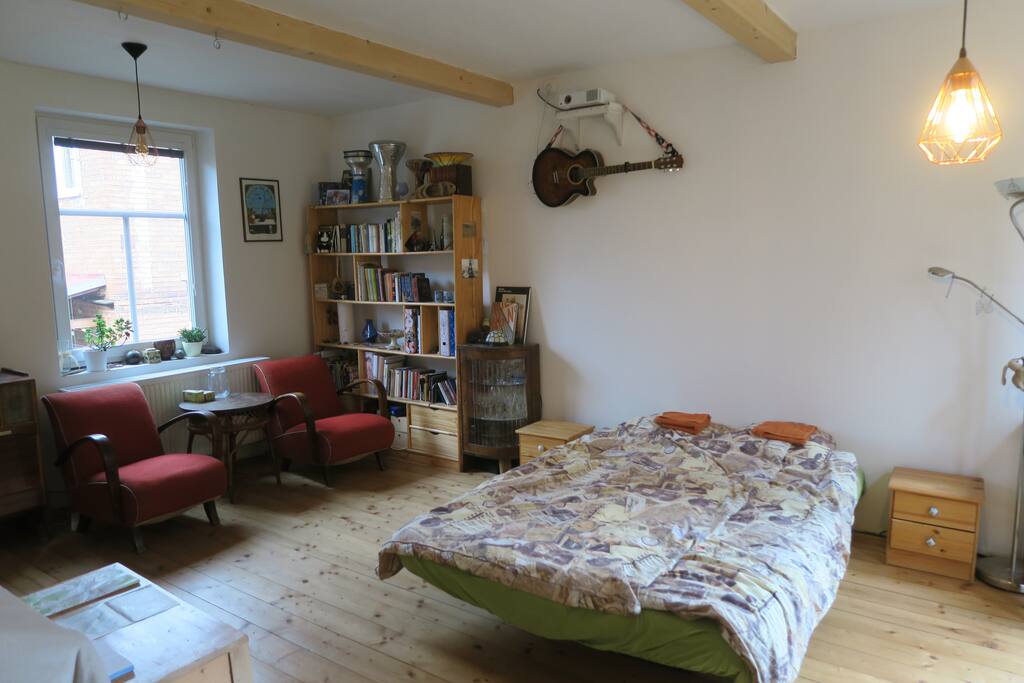 1st floor living room with sofa bed