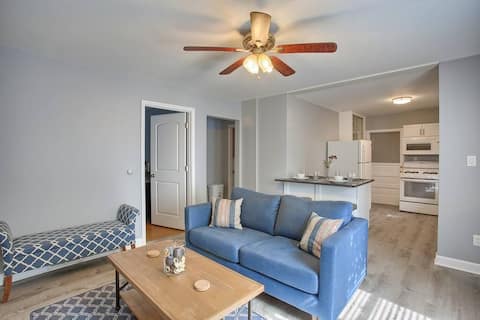 Quiet Updated Cottage in Urbana Near UIUC Campus
