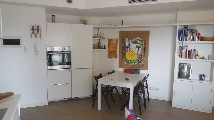 Ampio appartamento tra verde e città gallery image 2