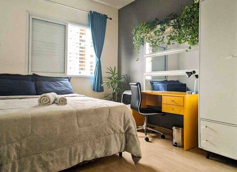 Quarto Inteiro, Perfeita Localização na  Cidade.