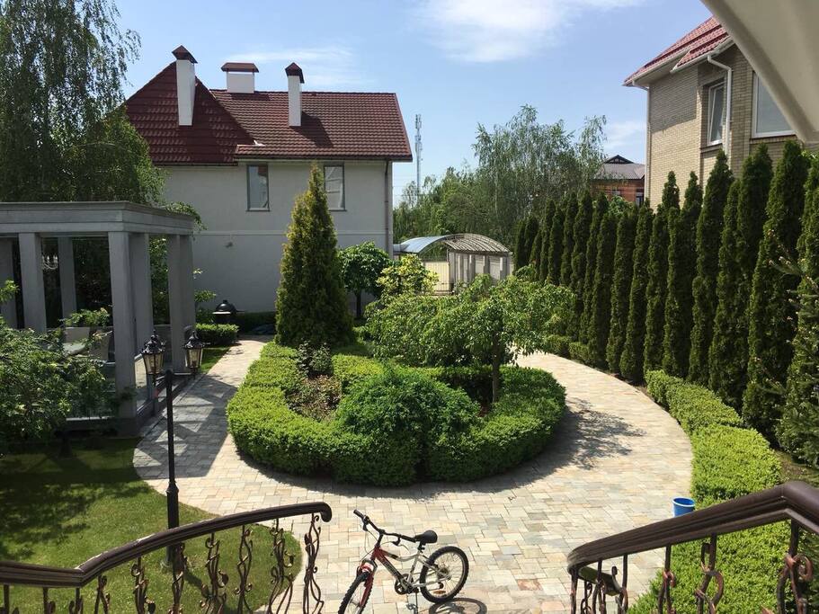 Двор