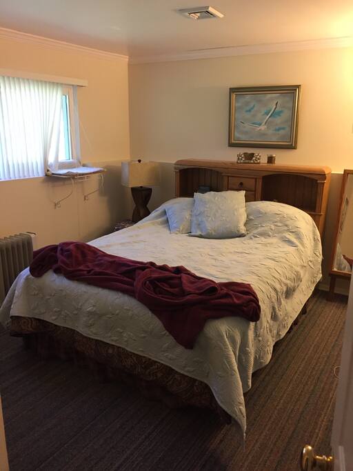 Guest bedroom