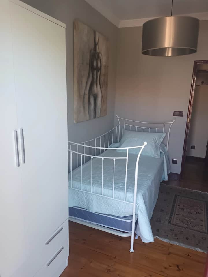 Schlafzimmer 6