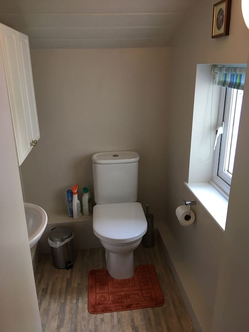En Suite for “Nuthatch “. Can also be used for “Kingfisher “.