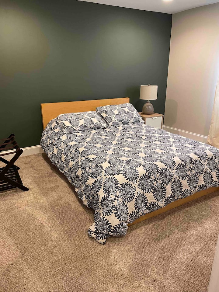 2号卧室的照片：在房客楼层享受两间宽敞的独立卧室，主客厅有一张大沙发。