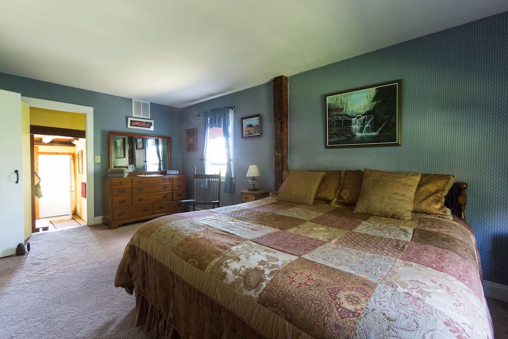 master bed room view of attached private bathroom