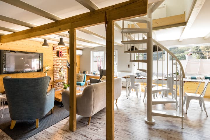 Sous Les Toits De Kb
Terrasse/parking Gratuit Dans La Rue - Mittelwihr