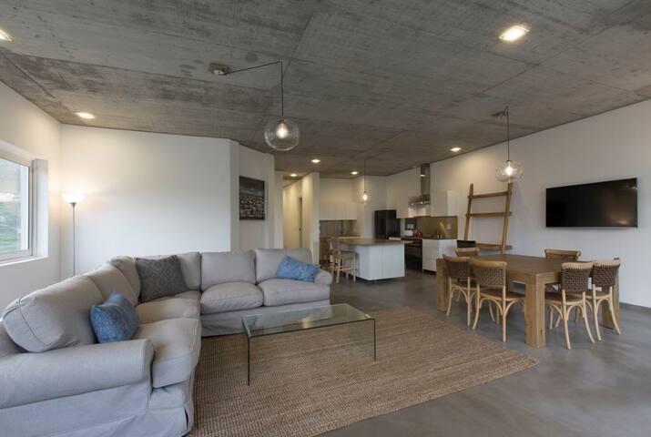 Modern 3 bedroom Villa in Beach Club, Hout Bay gallery image 5