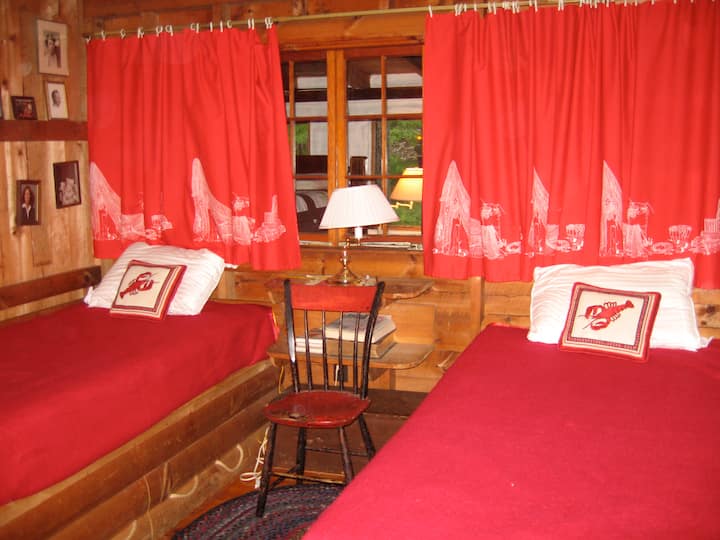 Middle Bedroom