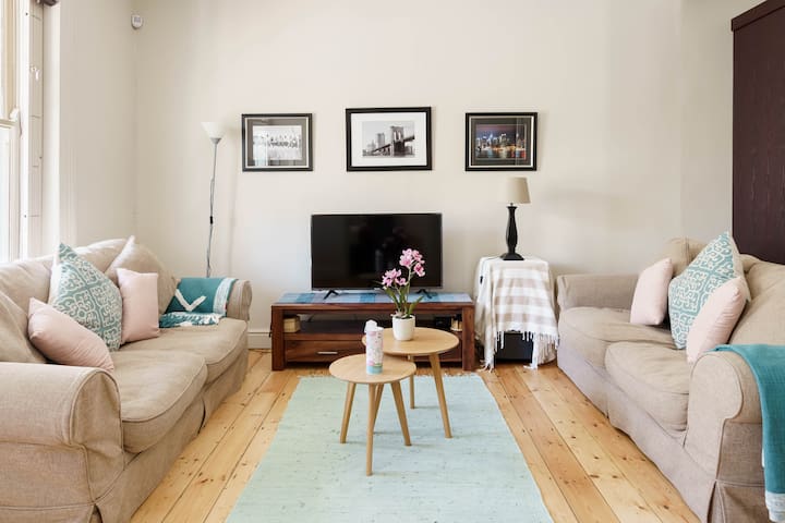 Exclusively Charming Sanitized Cottage, near Promenade