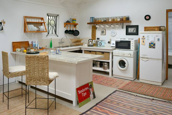 Peaceful cottage close to the sea gallery image 5