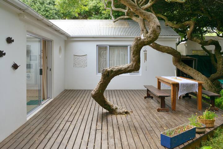 Peaceful cottage close to the sea gallery image 2