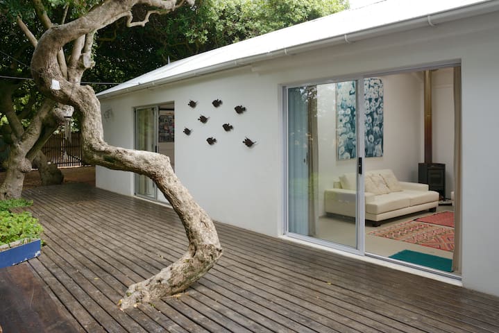 Peaceful cottage close to the sea