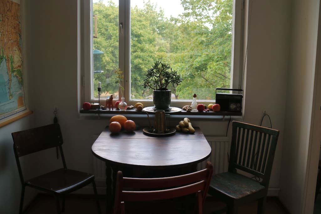Kitchen table (scalable)