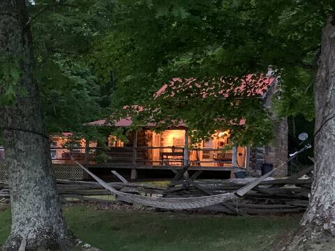 Historic Secluded Log Cabin near Snowshoe Mountain
