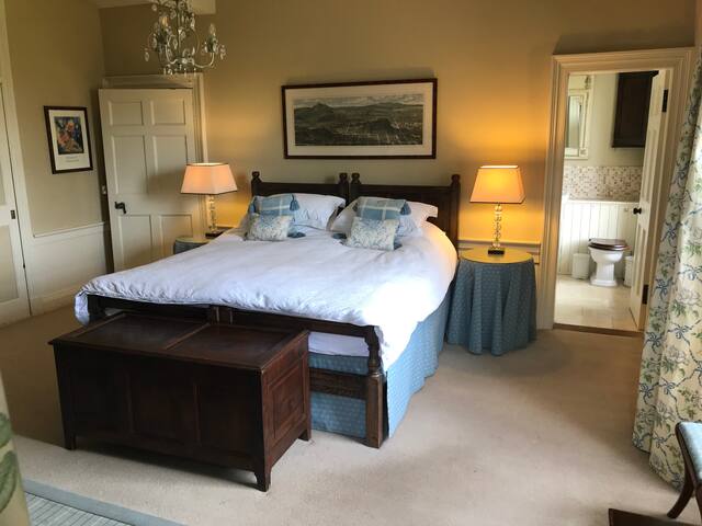 A beautiful well appointed comfortable family home gallery image 2