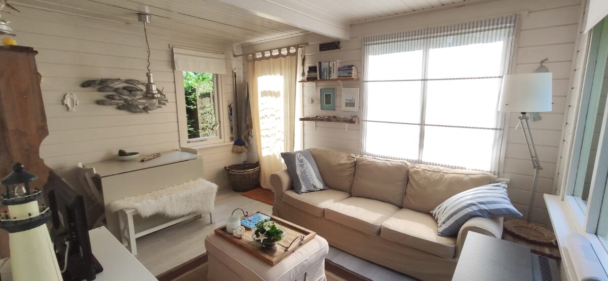 Successful Airbnb property: Cosy wooden house near dunes and village. in Schoorl Met Bregtdorp