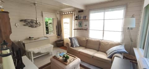 Successful Airbnb property: Cosy wooden house near dunes and village. in Schoorl Met Bregtdorp